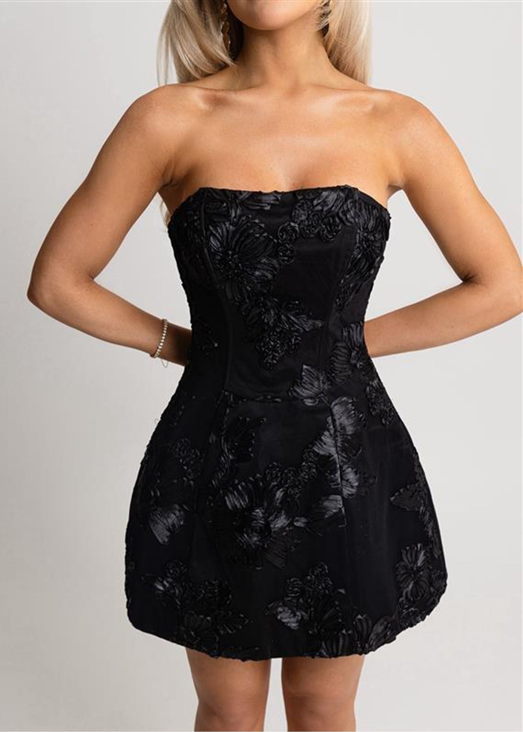 Dream Escape Structured Mini Dress - Black ICYBOO