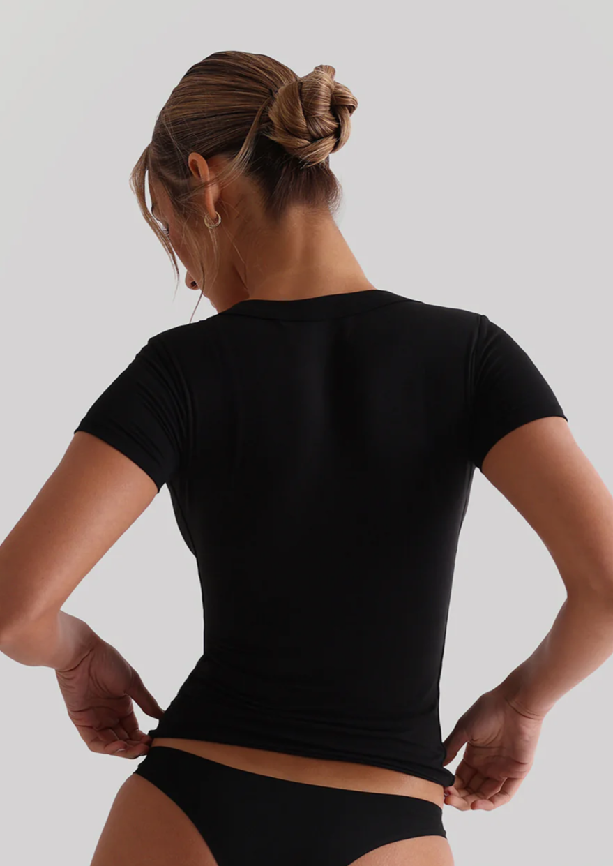 MAJA V-SHAPE SHORT SLEEVE T-SHIRT - BLACK ICYBOO